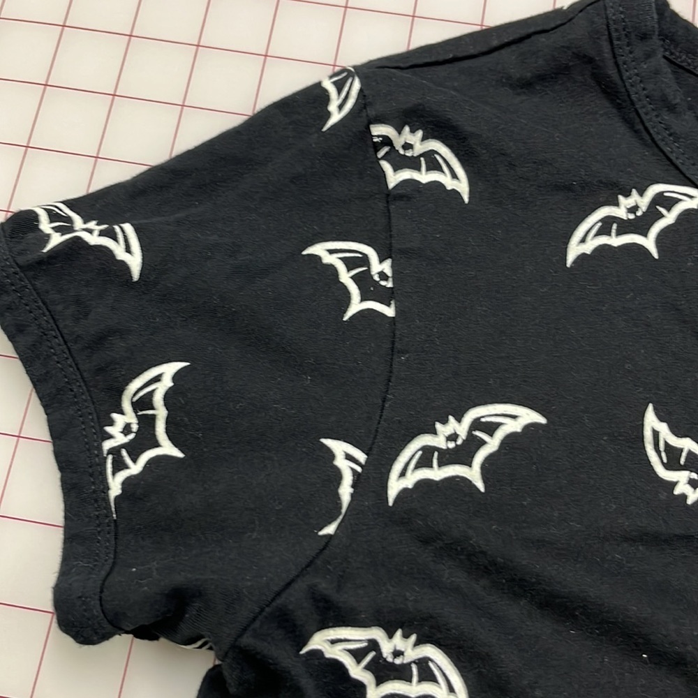 LOVE PEACE & LAZY DAYS Goth Grunge Bat Print B/W Cotton Crop Top Halloween SZ XL - Picture 5 of 12